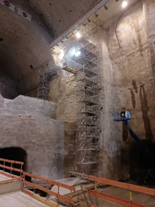 Hängender Treppenturm beim Kraftwerk Tauernmoos aufgestellt von Gerüstbau/ -verleih Troger