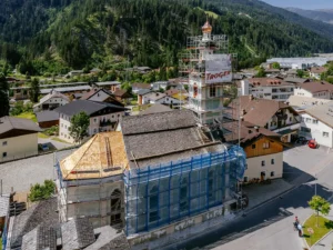 Gerüst Kirche Abfaltersbach Luftaufnahme