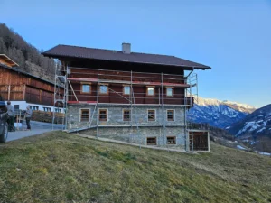 Gerüst von Gerüstverleih Troger ausgeliehen, welches vom Kunden selbst aufgebaut wurde