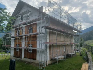 Gerüst für Haus inklusive Dachschutzgerüst