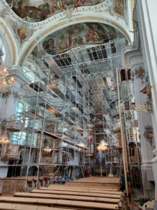 Raumgerüst in der Pfarrkirche Toblach